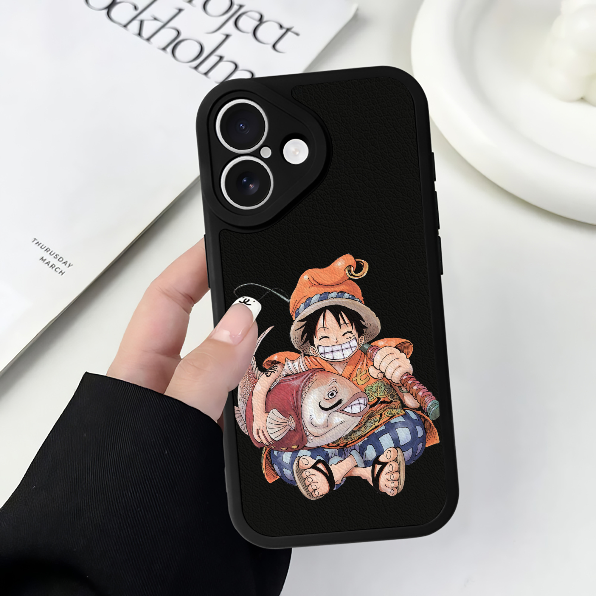 （画像用） ワンピース モンキー・D・ルフィ ONE PIECE Monkey D. Luffy 【iPhone 16シリーズ対応】シリコンスマホケース（レザー調） 材質：シリコン